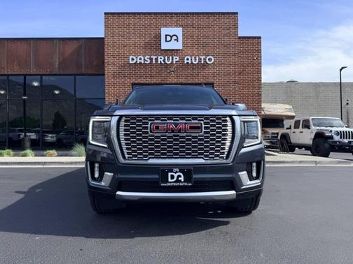 White Frost Tricoat 2021 GMC Yukon XL Denali