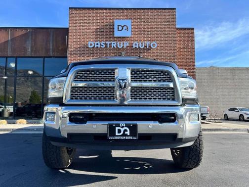 Brilliant Black Crystal Pearlcoat 2018 RAM 2500 Laramie Crew Cab 4x4 6'4' Box