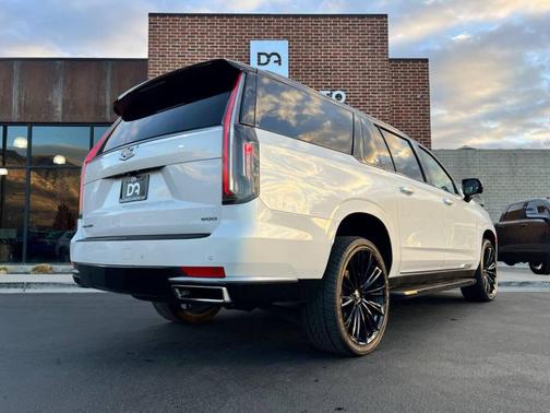 2022 Cadillac Escalade ESV Luxury