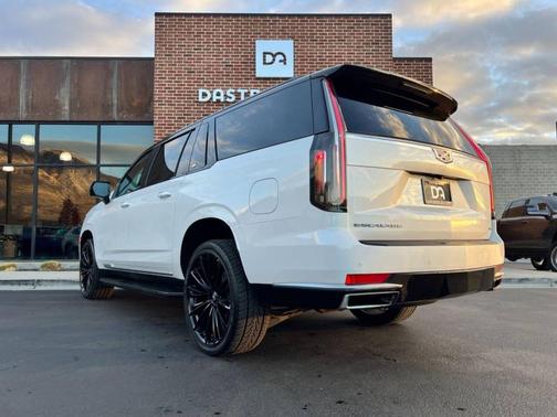 2022 Cadillac Escalade ESV Luxury