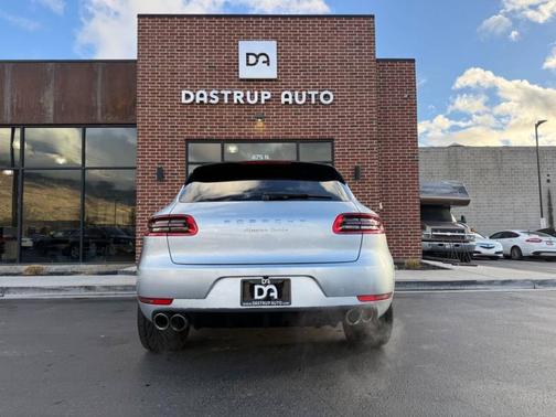 2018 Porsche Macan Turbo