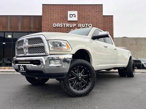 2017 RAM 3500 Laramie Crew Cab 4x4 8' Box