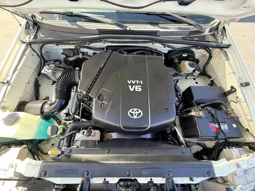 Super White 2010 Toyota Tacoma Access Cab