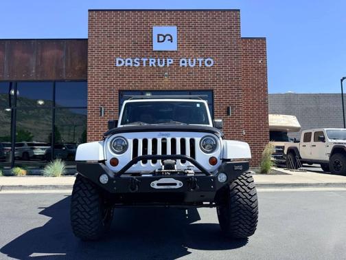 Bright White Clearcoat 2012 Jeep Wrangler Unlimited Sahara