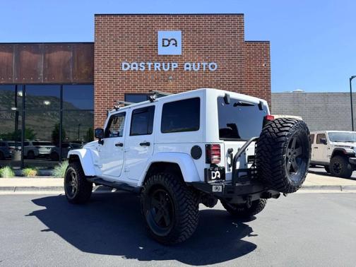 Bright White Clearcoat 2012 Jeep Wrangler Unlimited Sahara