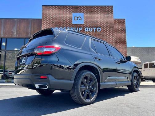 Crystal Black Pearl 2025 Honda Pilot Black Edition