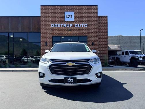 Iridescent Pearl Tricoat 2020 Chevrolet Traverse Premier