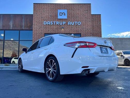 2018 Toyota Camry Hybrid XLE