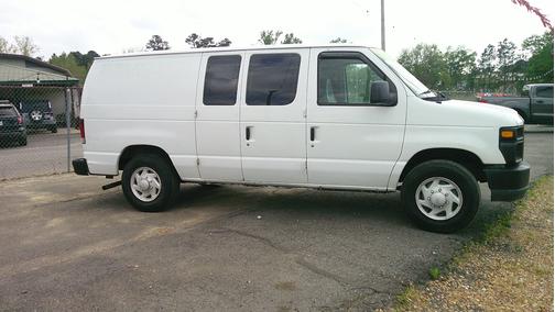 white 2008 Ford E150 Cargo
