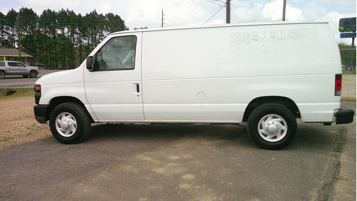 white 2008 Ford E150 Cargo