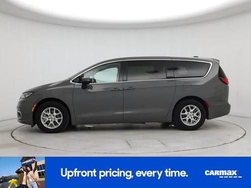 Gray 2023 Chrysler Pacifica Touring L