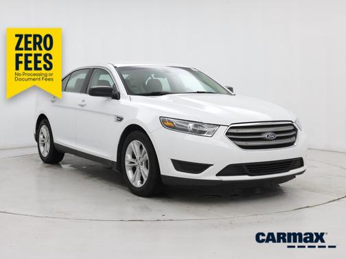 White 2018 Ford Taurus SE