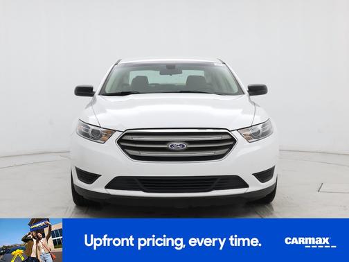 White 2018 Ford Taurus SE