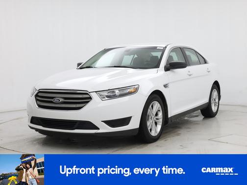 White 2018 Ford Taurus SE