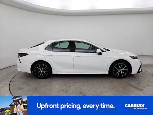 White 2024 Toyota Camry SE