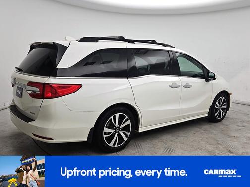 White 2018 Honda Odyssey Elite