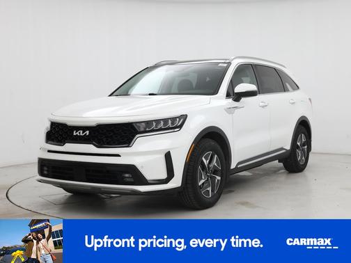 White 2022 Kia Sorento Hybrid EX