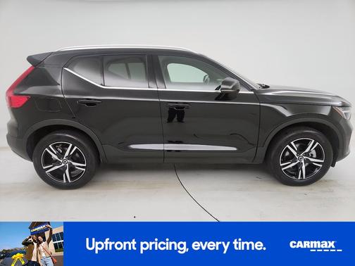 2025 Volvo XC40 B5 Core Bright Theme