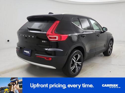 2025 Volvo XC40 B5 Core Bright Theme