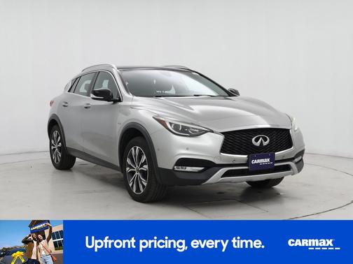 2017 INFINITI QX30 Premium