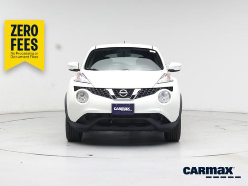 White 2017 Nissan Juke SV