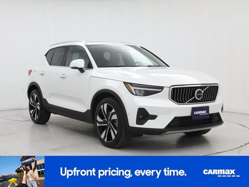 White 2023 Volvo XC40 B5 Plus Bright Theme