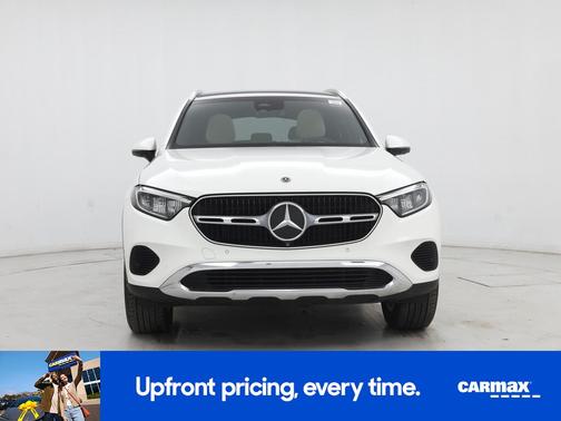 White 2023 Mercedes-Benz GLC 300