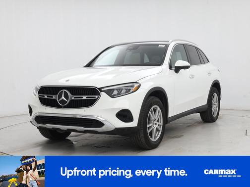 White 2023 Mercedes-Benz GLC 300