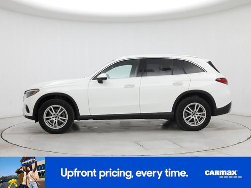 White 2023 Mercedes-Benz GLC 300