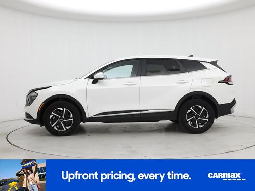 White 2023 Kia Sportage Hybrid LX