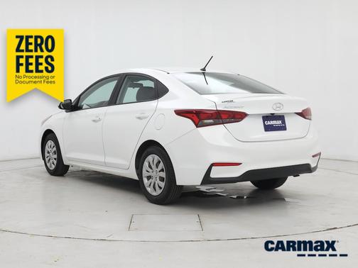 White 2022 Hyundai Accent SE
