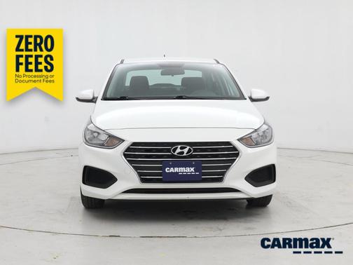 White 2022 Hyundai Accent SE