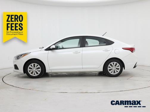 White 2022 Hyundai Accent SE