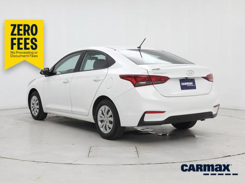 White 2022 Hyundai Accent SE
