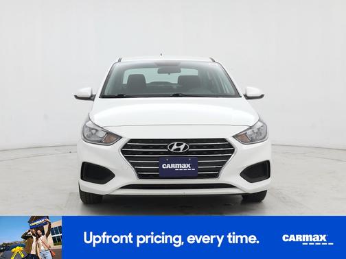 White 2022 Hyundai Accent SE