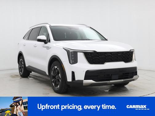 White 2024 Kia Sorento S