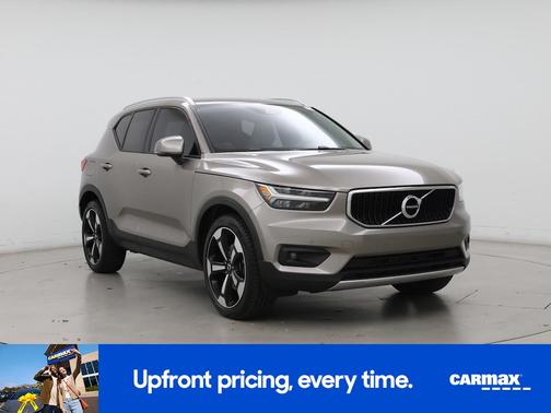 2022 Volvo XC40 T5 Momentum