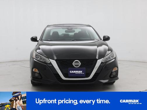 Black 2019 Nissan Altima SV