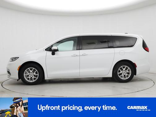 White 2023 Chrysler Pacifica Touring L