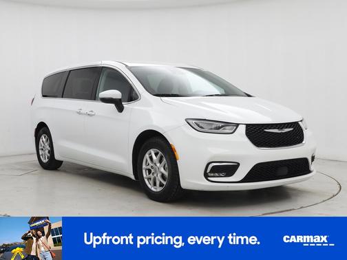 White 2023 Chrysler Pacifica Touring L