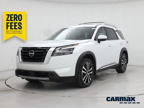 White 2025 Nissan Pathfinder Platinum