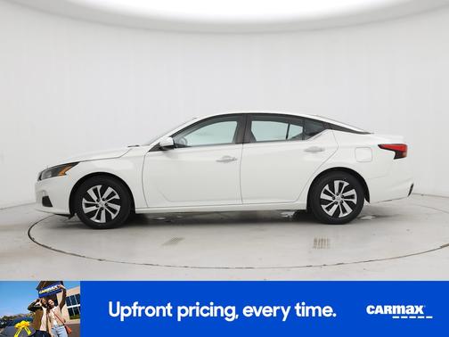White 2022 Nissan Altima S