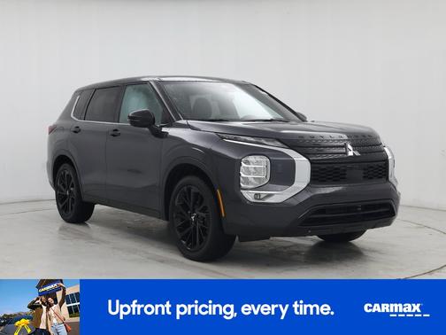Gray 2024 Mitsubishi Outlander SE Black Edition