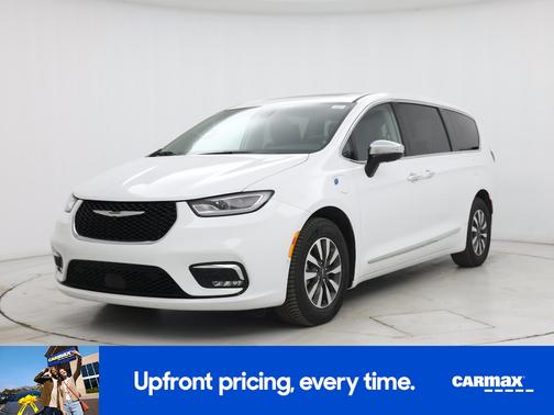 White 2023 Chrysler Pacifica Hybrid Limited