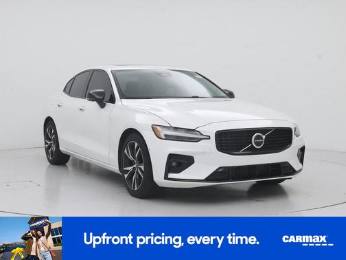 2023 Volvo S60 B5 Plus Dark Theme