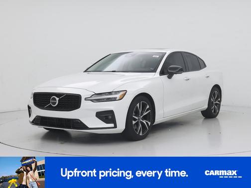2023 Volvo S60 B5 Plus Dark Theme