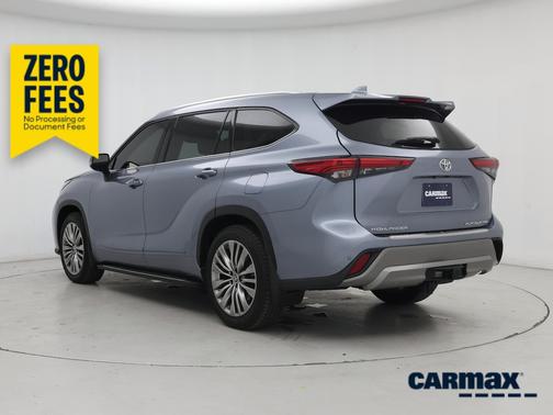 Gray 2022 Toyota Highlander Platinum