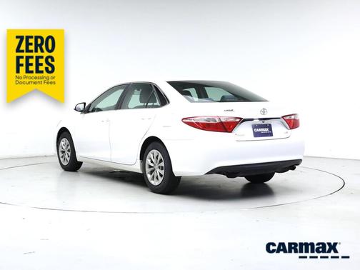 White 2017 Toyota Camry SE