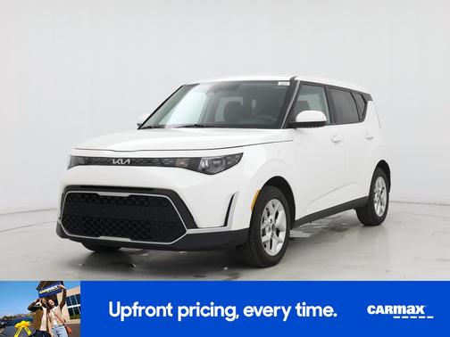 White 2025 Kia Soul LX