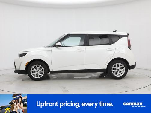 White 2025 Kia Soul LX